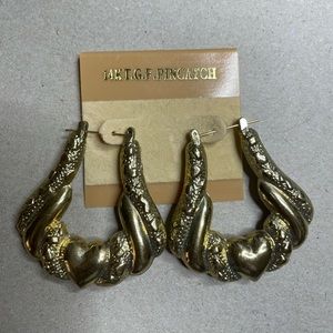 14k Gold Filled Pin Latch Large Hollow Heart Pierced Dangle Earrings Gold Tone.